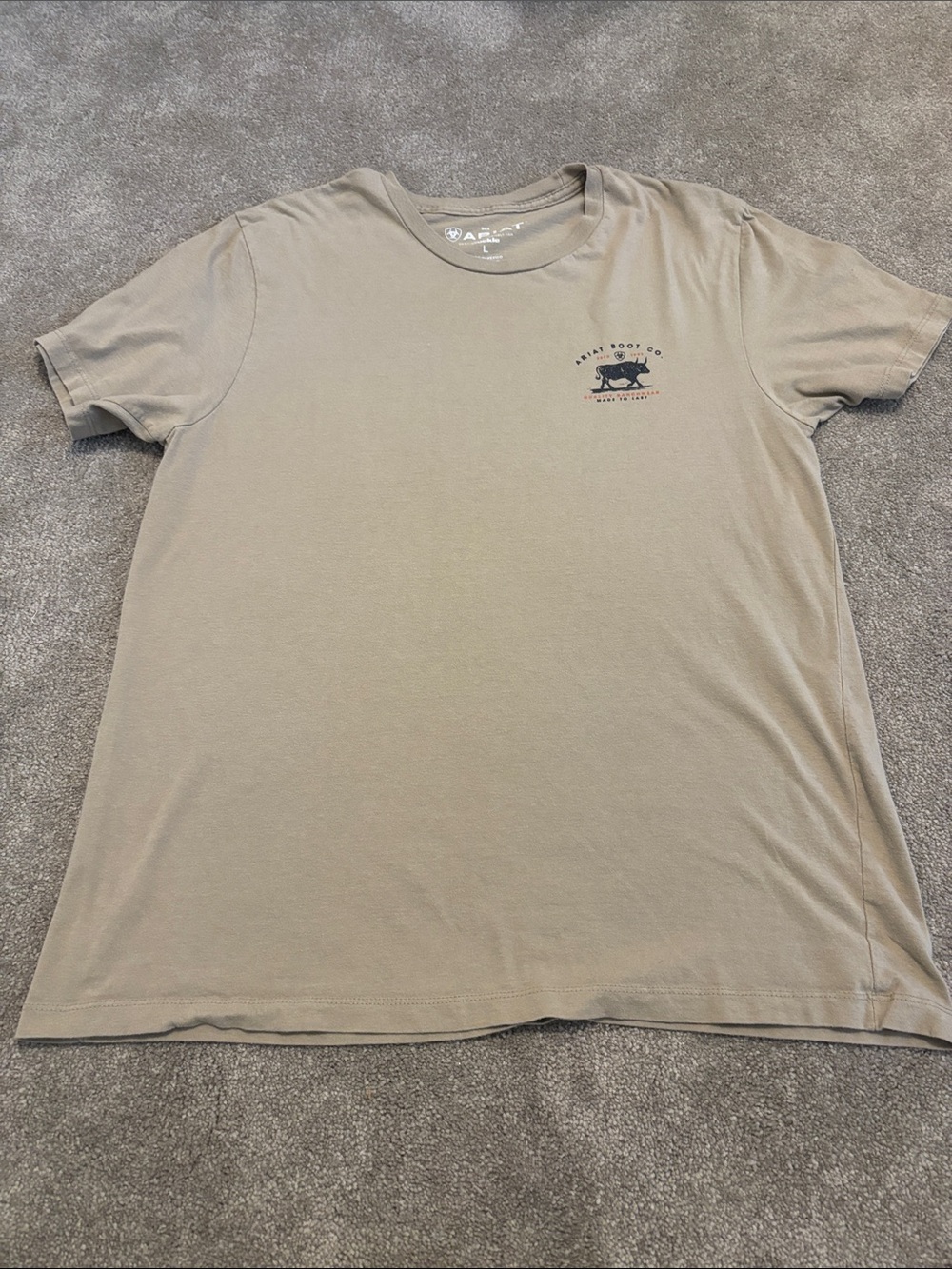 ARIAT men’s tan tee shirt